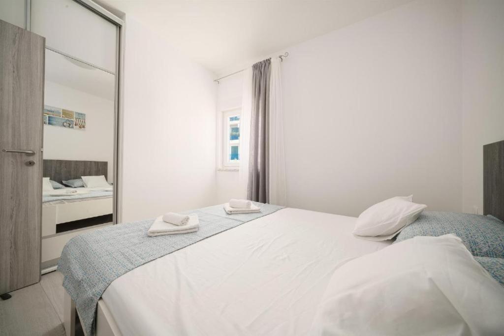 Apartments Dobrenic Vodice Exterior foto