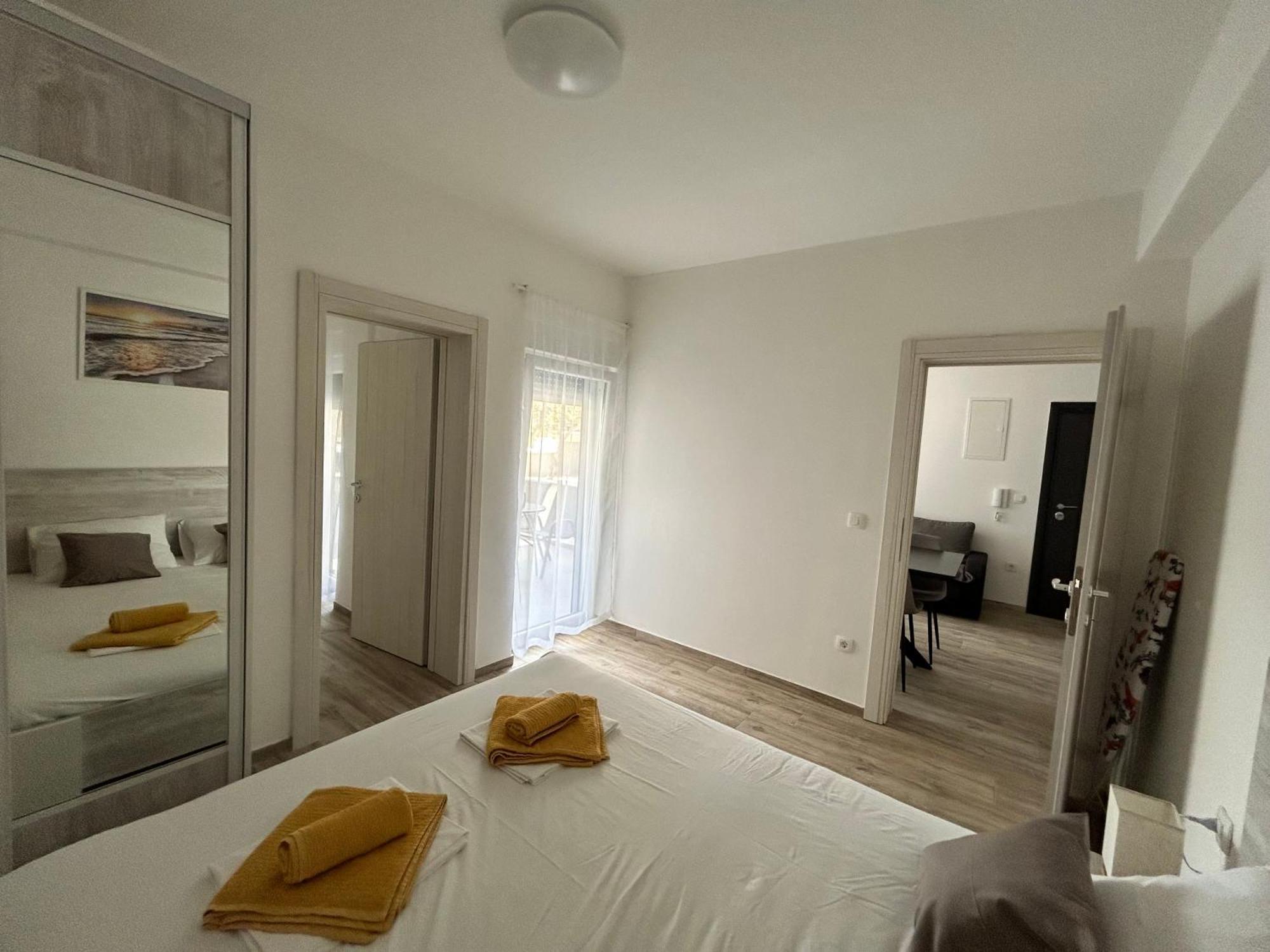 Apartments Dobrenic Vodice Exterior foto